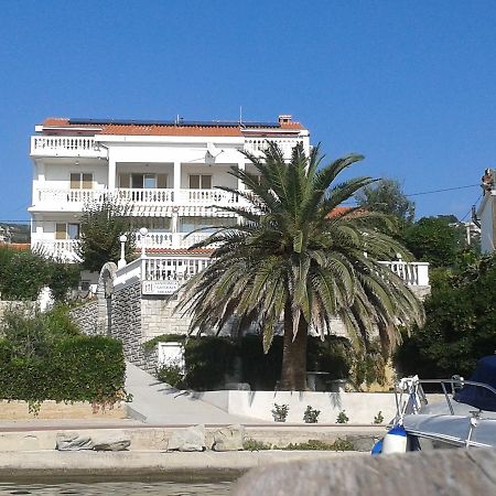 Apartments And Rooms Vinko Barbat na Rabu Екстер'єр фото