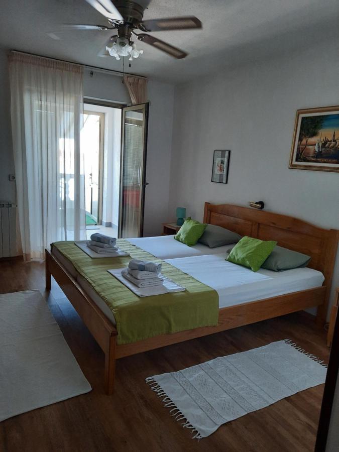 Apartments And Rooms Vinko Barbat na Rabu Екстер'єр фото