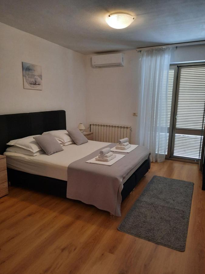 Apartments And Rooms Vinko Barbat na Rabu Екстер'єр фото