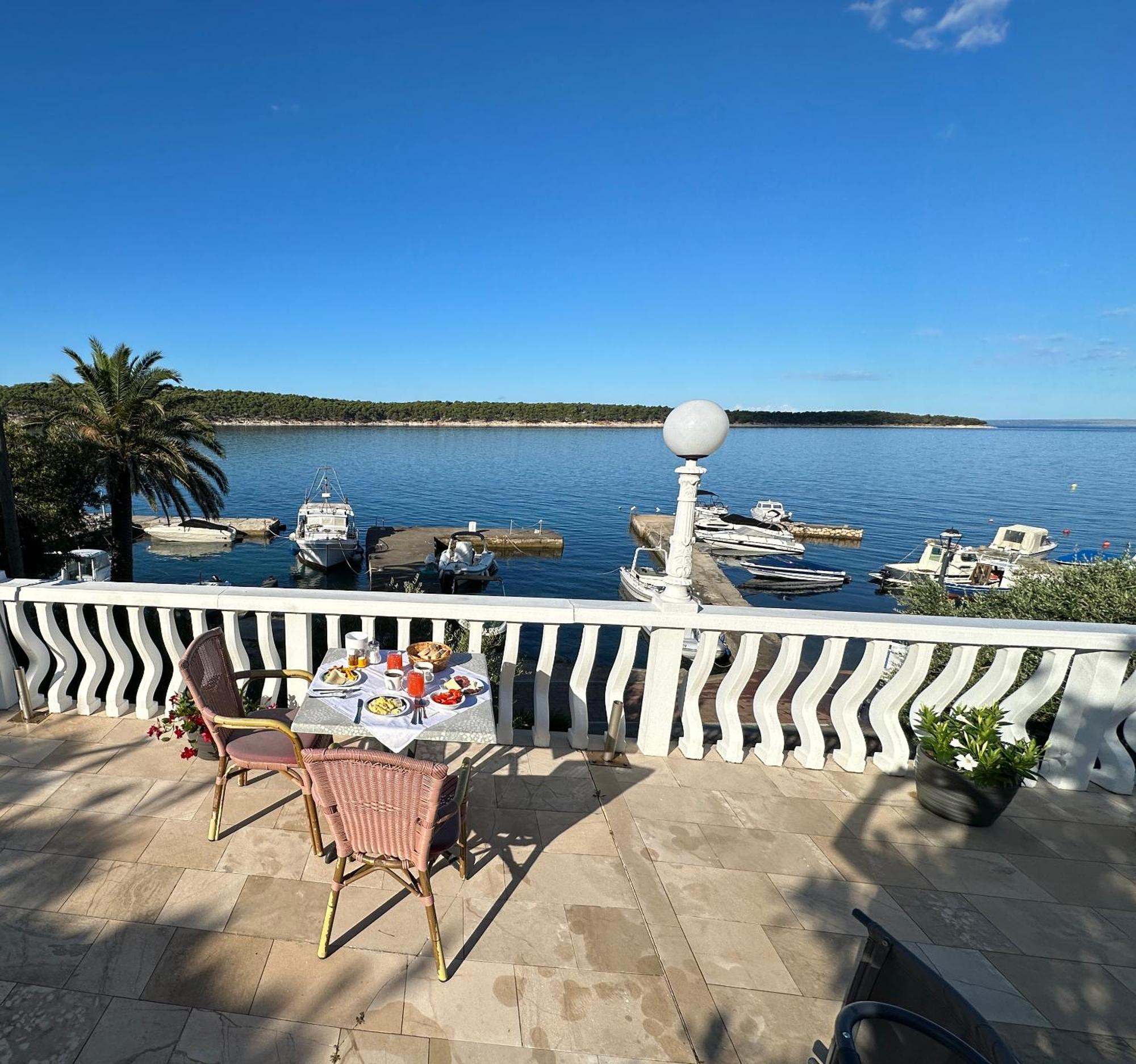 Apartments And Rooms Vinko Barbat na Rabu Екстер'єр фото