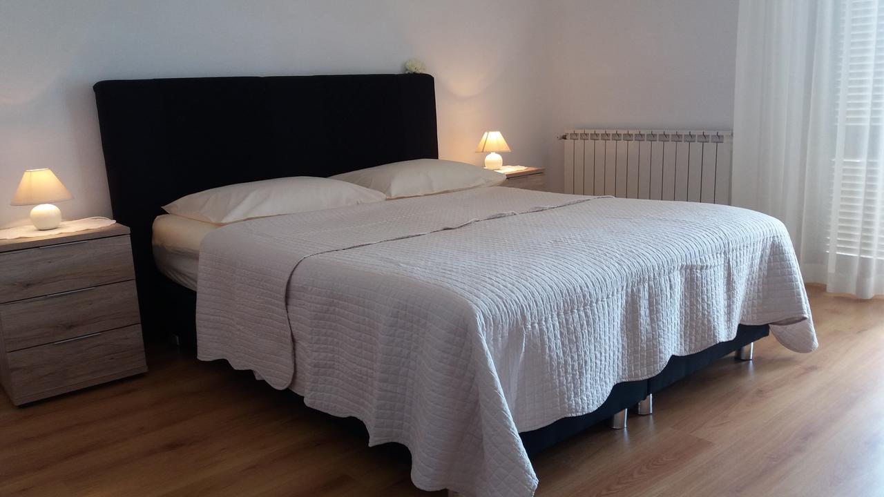 Apartments And Rooms Vinko Barbat na Rabu Екстер'єр фото