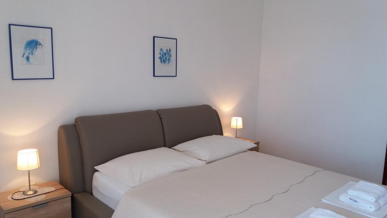 Apartments And Rooms Vinko Barbat na Rabu Екстер'єр фото