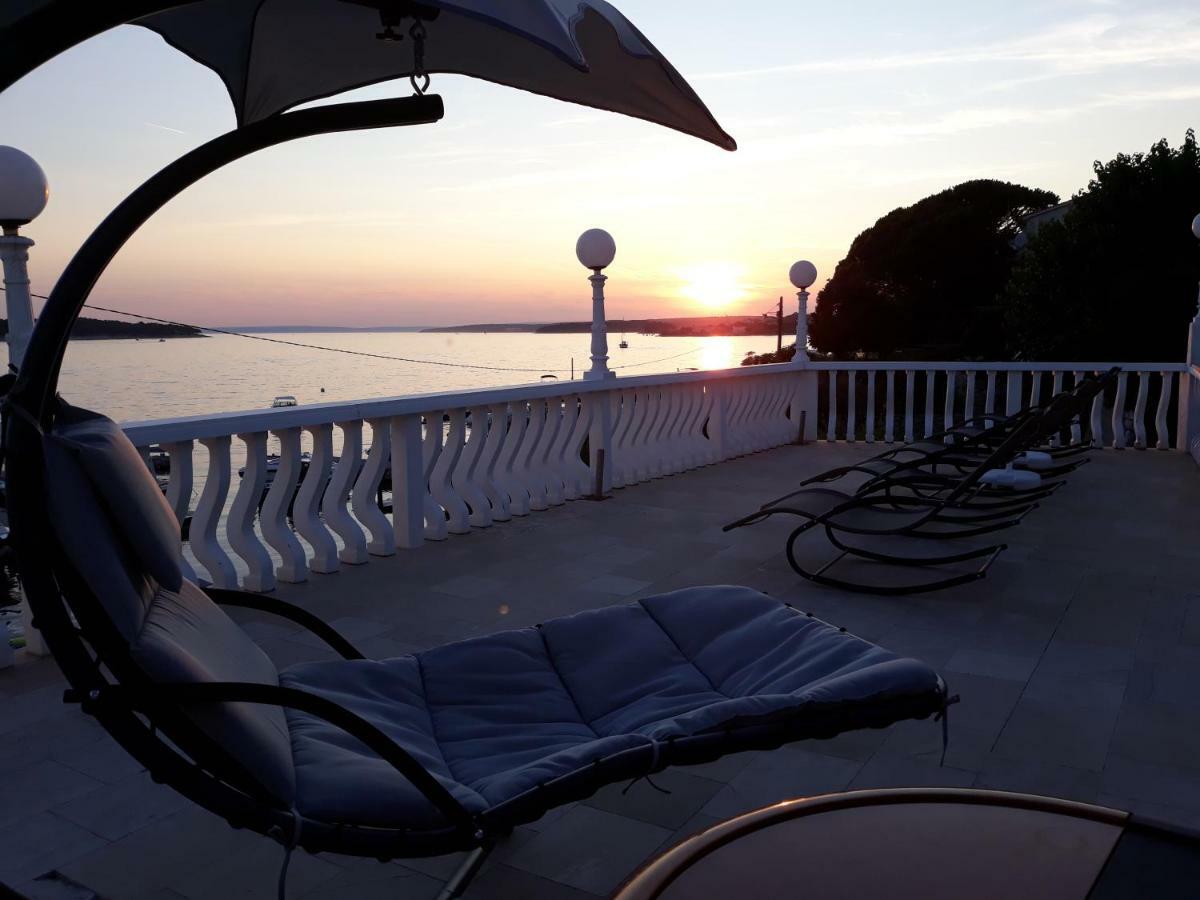 Apartments And Rooms Vinko Barbat na Rabu Екстер'єр фото
